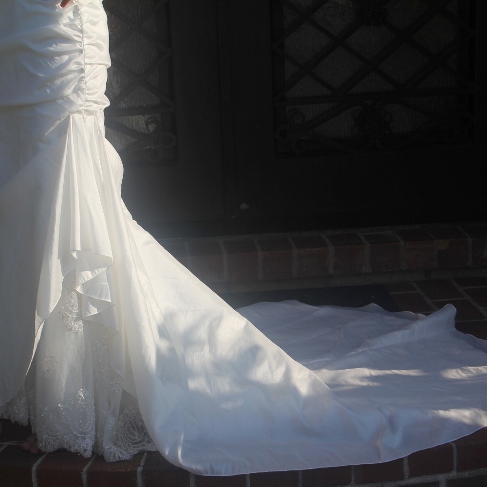 Sottero and Midgley Like NEW Bodycon Wedding Gown Size XS / 2 - Picture 8 of 8